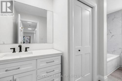 77 Lancaster Street W, Kitchener, ON - Indoor Photo Showing Bathroom