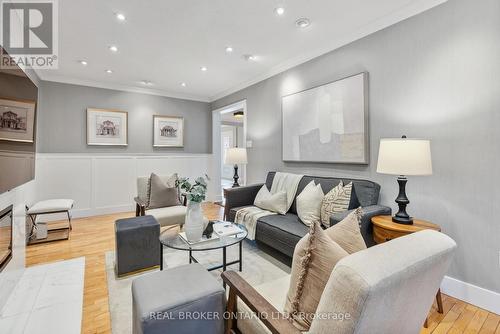 4082 Powderhorn Crescent, Mississauga, ON - Indoor Photo Showing Living Room