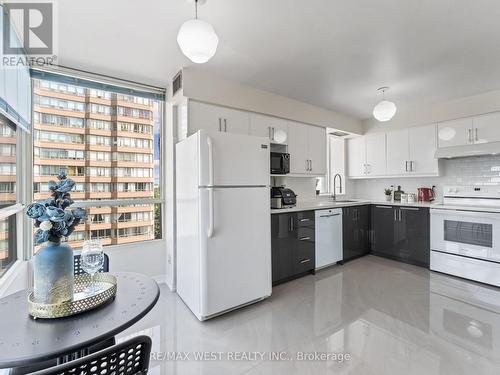 806 - 2470 Eglinton Avenue W, Toronto, ON - Indoor Photo Showing Kitchen