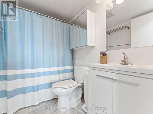806 - 2470 Eglinton Avenue W, Toronto, ON - Indoor Photo Showing Bathroom