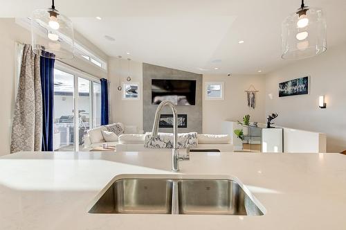 10335 Long Road, Lake Country, BC - Indoor Photo Showing Kitchen With Double Sink