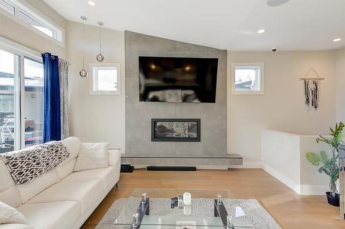 10335 Long Road, Lake Country, BC - Indoor Photo Showing Living Room With Fireplace