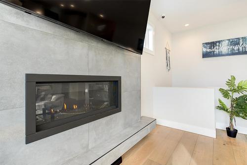 10335 Long Road, Lake Country, BC - Indoor Photo Showing Living Room With Fireplace