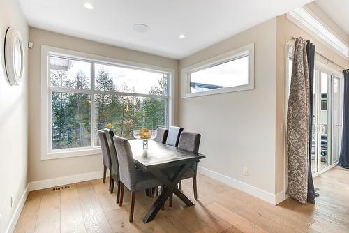 10335 Long Road, Lake Country, BC - Indoor Photo Showing Dining Room