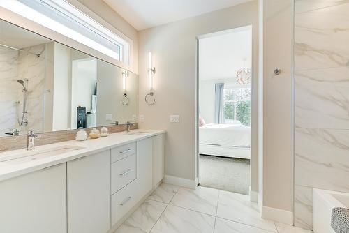 10335 Long Road, Lake Country, BC - Indoor Photo Showing Bathroom