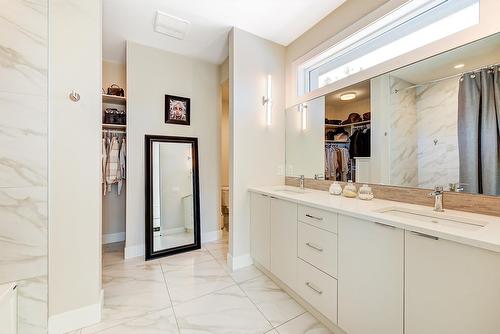 10335 Long Road, Lake Country, BC - Indoor Photo Showing Bathroom