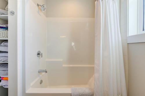 10335 Long Road, Lake Country, BC - Indoor Photo Showing Bathroom