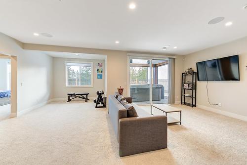 10335 Long Road, Lake Country, BC - Indoor Photo Showing Living Room