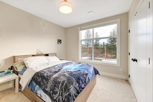 10335 Long Road, Lake Country, BC - Indoor Photo Showing Bedroom