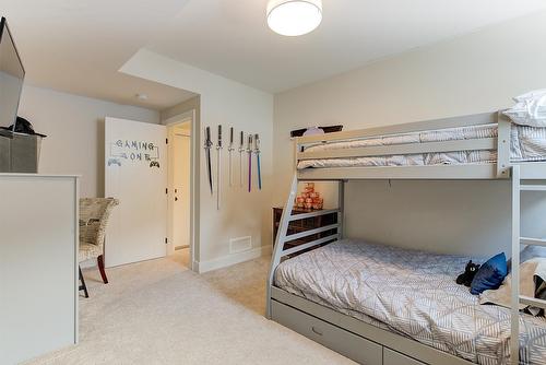 10335 Long Road, Lake Country, BC - Indoor Photo Showing Bedroom