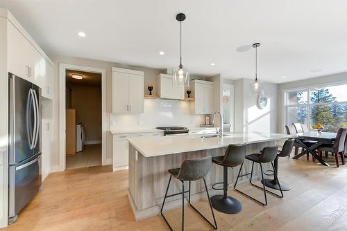 10335 Long Road, Lake Country, BC - Indoor Photo Showing Kitchen With Upgraded Kitchen