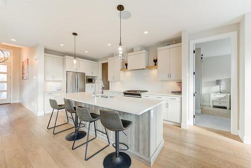 10335 Long Road, Lake Country, BC - Indoor Photo Showing Kitchen With Upgraded Kitchen