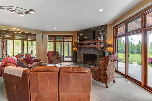 1306 Huckleberry Road, Kelowna, BC - Indoor Photo Showing Living Room With Fireplace