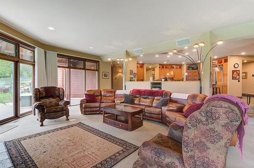 1306 Huckleberry Road, Kelowna, BC - Indoor Photo Showing Living Room