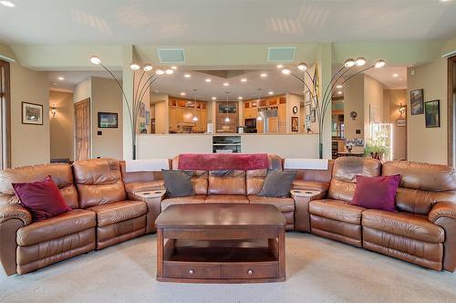 1306 Huckleberry Road, Kelowna, BC - Indoor Photo Showing Living Room