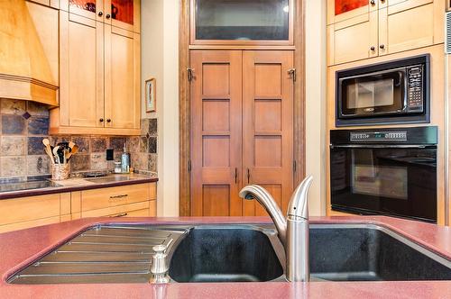 1306 Huckleberry Road, Kelowna, BC - Indoor Photo Showing Kitchen With Double Sink