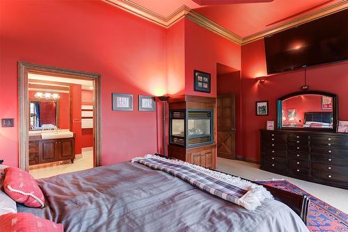 1306 Huckleberry Road, Kelowna, BC - Indoor Photo Showing Bedroom