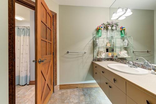 1306 Huckleberry Road, Kelowna, BC - Indoor Photo Showing Bathroom