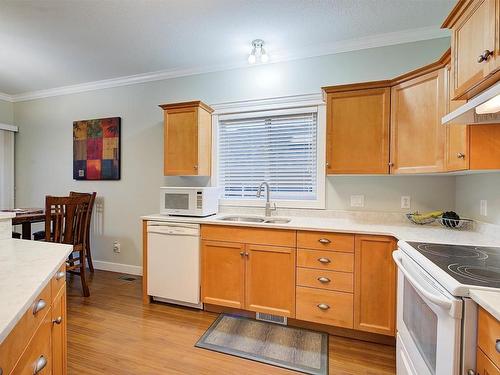 2171 Mimosa Drive, West Kelowna, BC - Indoor Photo Showing Kitchen With Double Sink