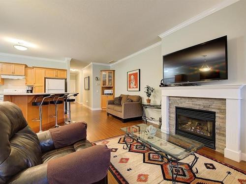 2171 Mimosa Drive, West Kelowna, BC - Indoor Photo Showing Living Room With Fireplace