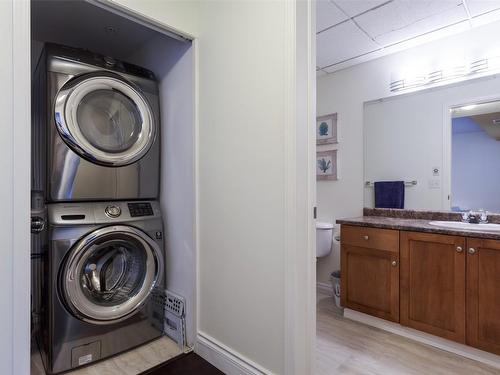 1108-3168 Via Centrale Road, Kelowna, BC - Indoor Photo Showing Laundry Room