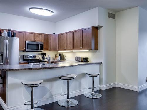 1108-3168 Via Centrale Road, Kelowna, BC - Indoor Photo Showing Kitchen With Stainless Steel Kitchen