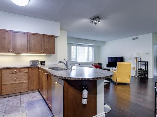 1108-3168 Via Centrale Road, Kelowna, BC - Indoor Photo Showing Kitchen With Double Sink