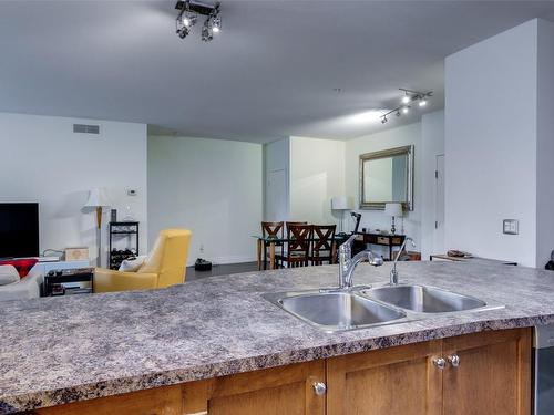 1108-3168 Via Centrale Road, Kelowna, BC - Indoor Photo Showing Kitchen With Double Sink