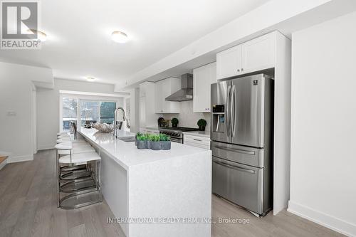 5 - 1 Hartman Avenue, Vaughan, ON - Indoor Photo Showing Kitchen With Upgraded Kitchen
