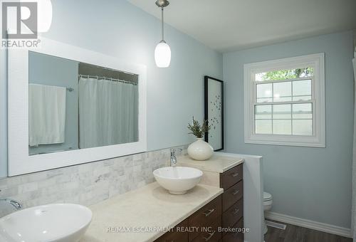 960 Glen View Avenue, Burlington, ON - Indoor Photo Showing Bathroom