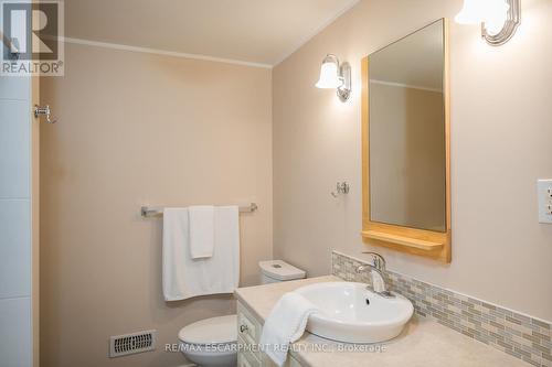 960 Glen View Avenue, Burlington, ON - Indoor Photo Showing Bathroom