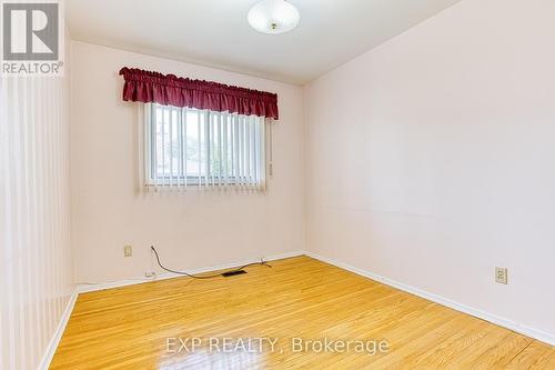8 Starlight Court, Hamilton, ON - Indoor Photo Showing Other Room