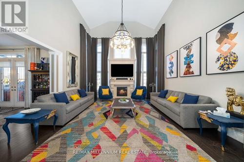 7 Castle Mountain Court, King (Nobleton), ON - Indoor Photo Showing Living Room