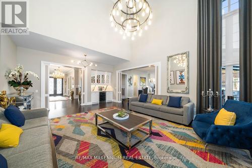 7 Castle Mountain Court, King (Nobleton), ON - Indoor Photo Showing Living Room