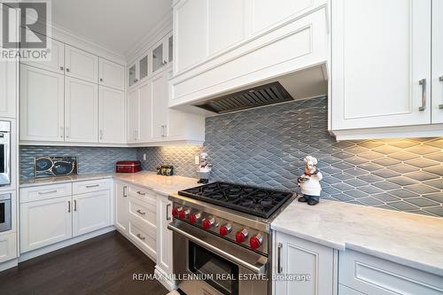 7 Castle Mountain Court, King (Nobleton), ON - Indoor Photo Showing Kitchen With Upgraded Kitchen