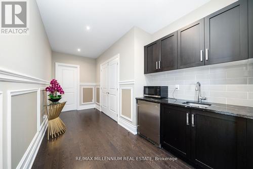 7 Castle Mountain Court, King (Nobleton), ON - Indoor Photo Showing Kitchen