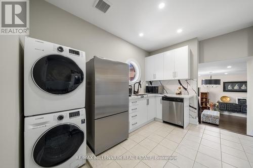 7 Castle Mountain Court, King (Nobleton), ON - Indoor Photo Showing Laundry Room