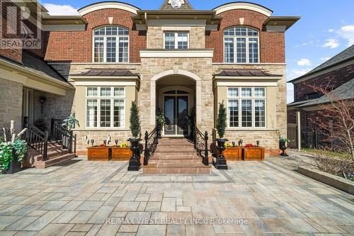 7 Castle Mountain Court, King, ON - Outdoor With Facade