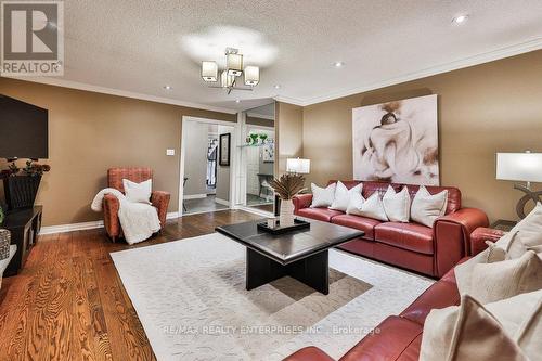 1846 Paddock Crescent, Mississauga, ON - Indoor Photo Showing Living Room