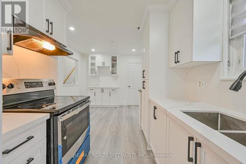 8 Gulliver Crescent, Brampton, ON - Indoor Photo Showing Kitchen