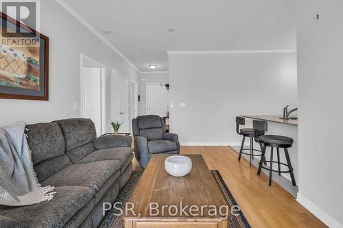 211 - 354 Atherley Road, Orillia, ON - Indoor Photo Showing Living Room