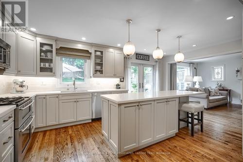 1475 Ravensmoor Crescent, Mississauga, ON - Indoor Photo Showing Kitchen With Upgraded Kitchen
