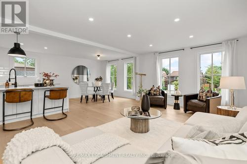 2176 Fairchild Boulevard, Burlington, ON - Indoor Photo Showing Living Room