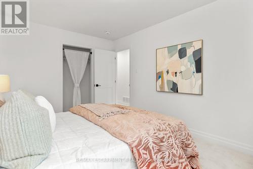 2176 Fairchild Boulevard, Burlington, ON - Indoor Photo Showing Bedroom