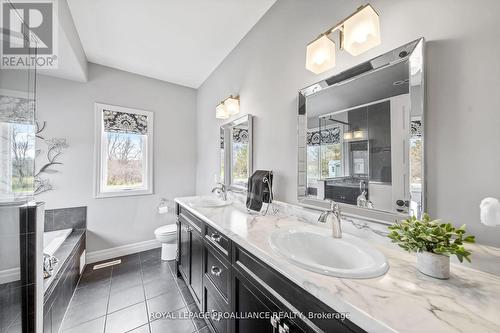 7536 Highway 62, Belleville, ON - Indoor Photo Showing Bathroom