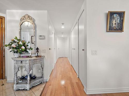 Corridor - F-2-5955 Av. Wilderton, Montréal (Côte-Des-Neiges/Notre-Dame-De-Grâce), QC - Indoor Photo Showing Other Room