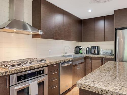 101-1400 Lynburne Pl, Langford, BC - Indoor Photo Showing Kitchen With Upgraded Kitchen