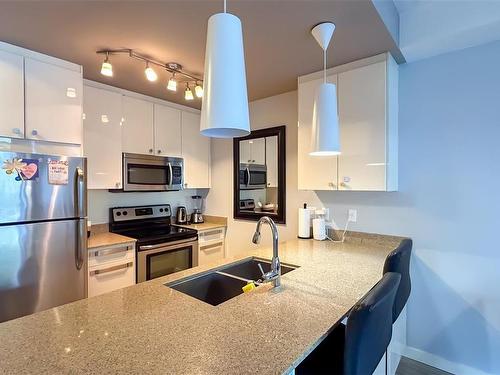 218-2871 Jacklin Rd, Langford, BC - Indoor Photo Showing Kitchen With Stainless Steel Kitchen With Double Sink With Upgraded Kitchen