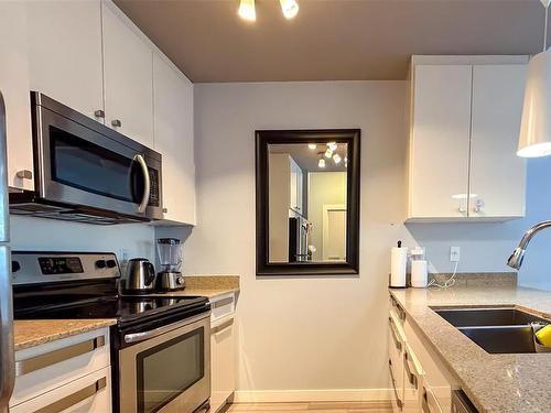 218-2871 Jacklin Rd, Langford, BC - Indoor Photo Showing Kitchen With Double Sink