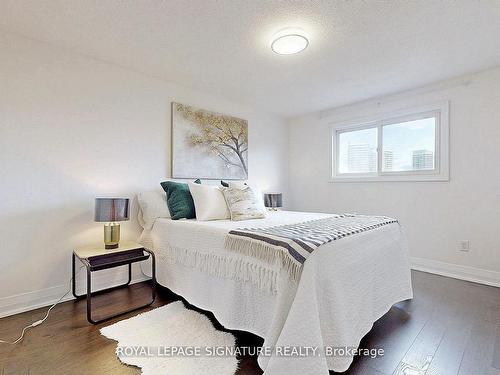 4567 Donegal Dr, Mississauga, ON - Indoor Photo Showing Bedroom